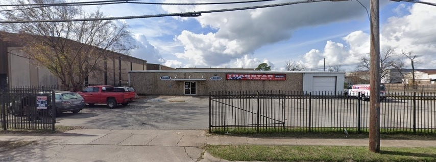 Primary Photo Of 4435 Airline Dr, Houston Warehouse For Lease