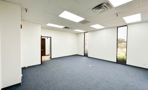 More Photos Of 2641-2651 Santa Anna Ave, Dallas Warehouse For Sale