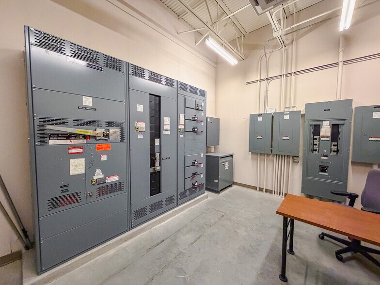 More Photos Of 985 Gezon Pky SW, Grand Rapids Medical For Lease