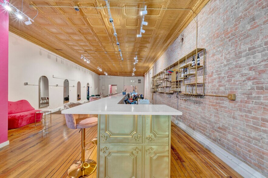 More Photos Of 122 W Main St, Florence Storefront For Sale