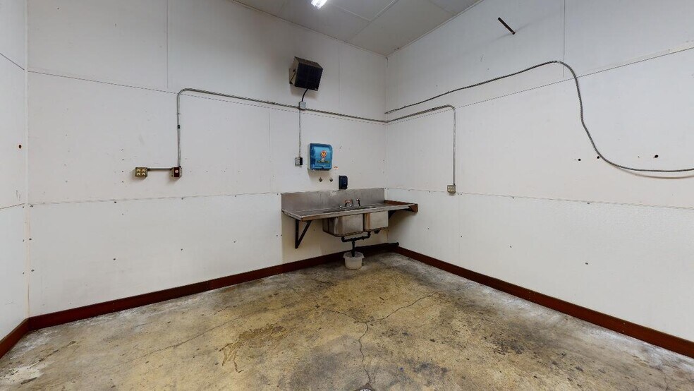 More Photos Of 1425 SE 9th St, Warrenton Warehouse For Lease
