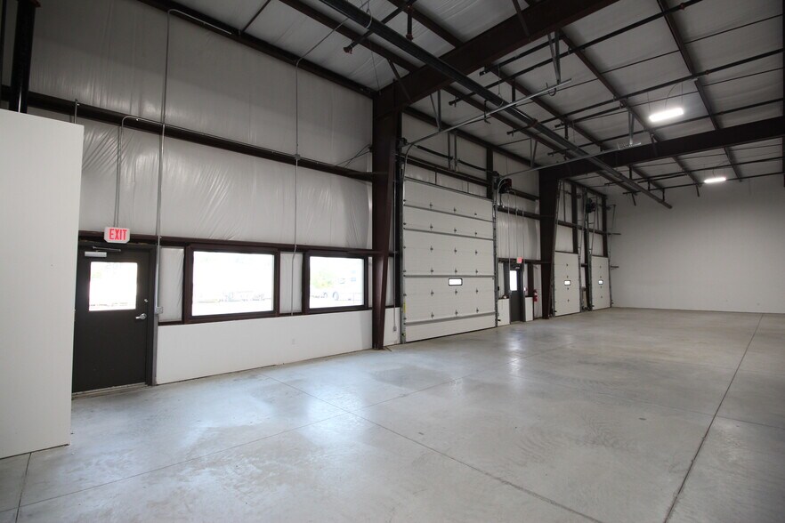 More Photos Of 4707 SE Rio Court Rd, Ankeny Distribution For Lease