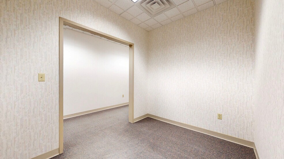 More Photos Of 2228-2230 Sunset Blvd, Steubenville Office For Lease