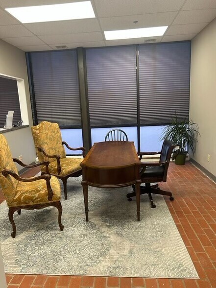 More Photos Of 309 SW 11th St, Lawton Storefront Retail Office For Lease