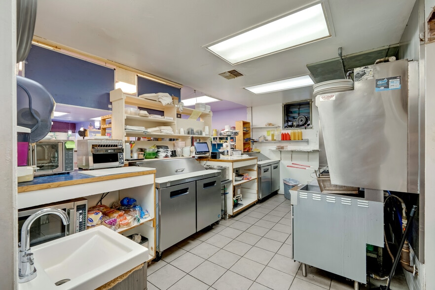 More Photos Of 2510-2512 Colby Ave, Everett Storefront Retail Office For Sale