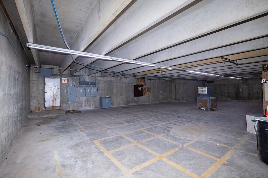 More Photos Of 11209 W Kellogg, Wichita Auto Dealership For Sale