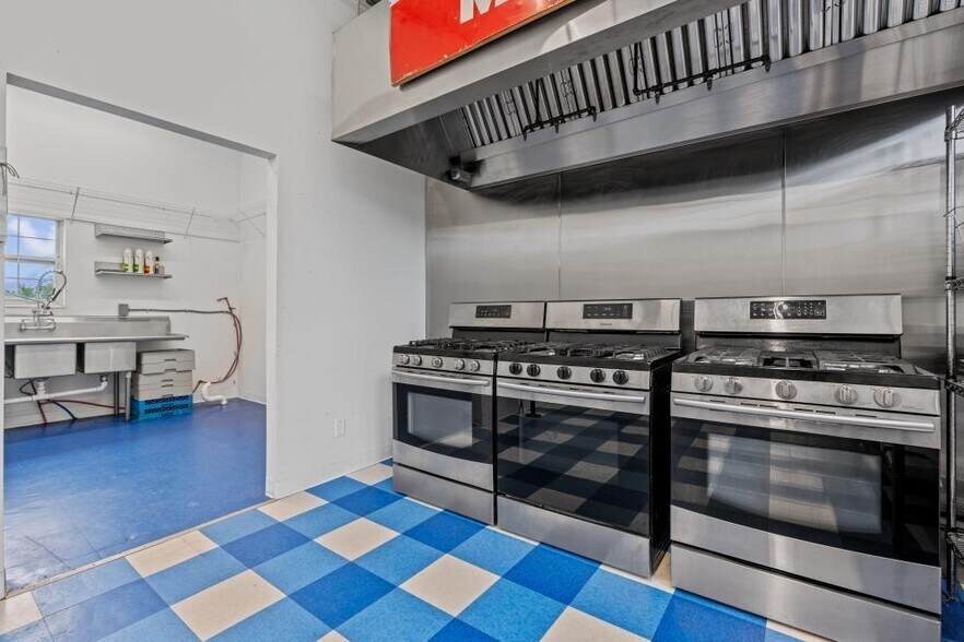 More Photos Of 505 MO-273 Highway, Tracy Freestanding For Sale