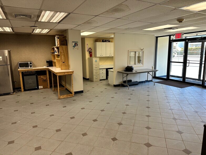 More Photos Of 4865 Arthur Kill Rd, Staten Island Warehouse For Lease