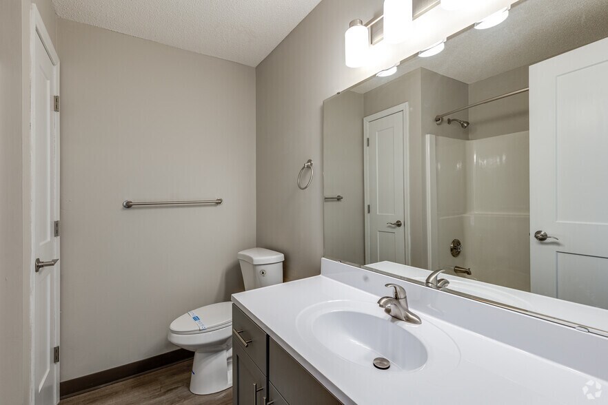 More Photos Of 2050 7th Ave E, North Saint Paul Apartments For Sale