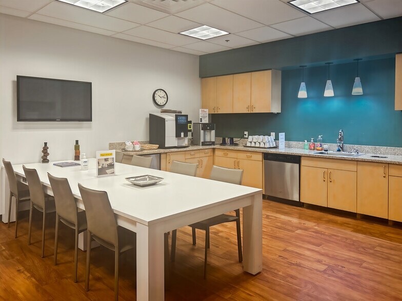 More Photos Of 2850 W Horizon Ridge Pky, Henderson Coworking Space