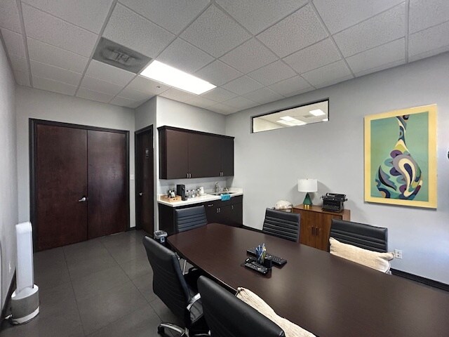 More Photos Of 821 Union Pacific Blvd, Laredo Warehouse For Lease