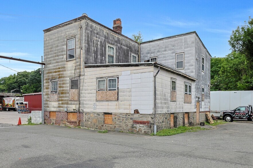 More Photos Of 1 Lawton St, Yonkers Manufacturing For Sale