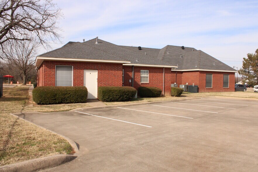 More Photos Of 6407 Colleyville Blvd, Colleyville Medical For Lease