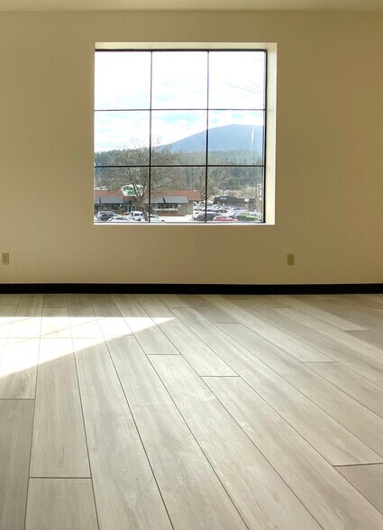 More Photos Of 45 Front St S, Issaquah Office For Lease