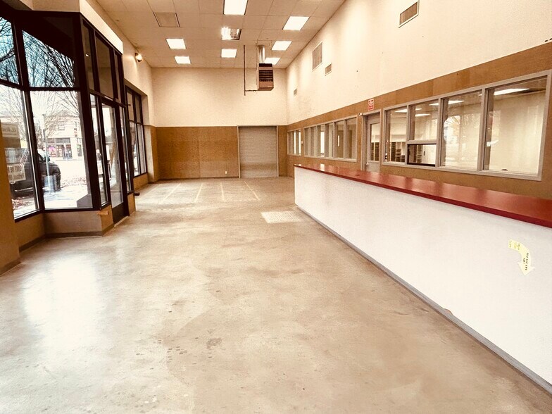 More Photos Of 739 NE Broadway St, Portland Showroom For Sale
