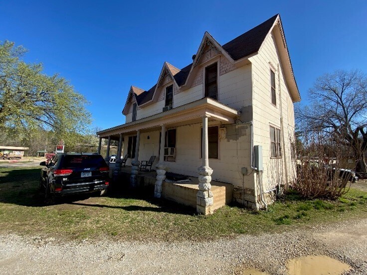 More Photos Of 304 East Court Street, Jasper Hotel For Sale