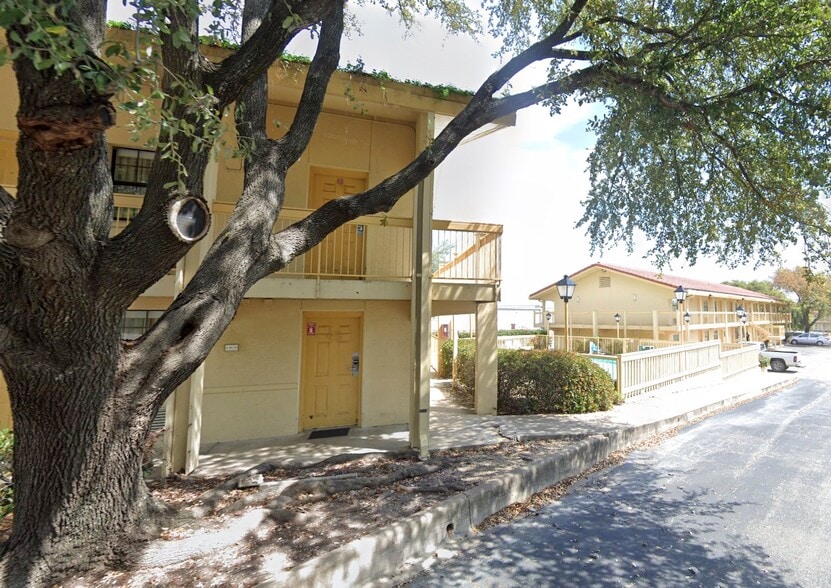 More Photos Of 6511 W Military Dr, San Antonio Hotel For Sale