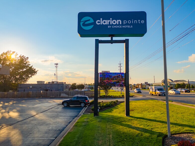 More Photos Of 4815 University Dr NW, Huntsville Hotel For Sale