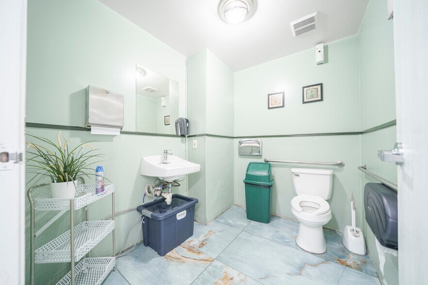 More Photos Of 1517 S Western Ave, Los Angeles Freestanding For Sale