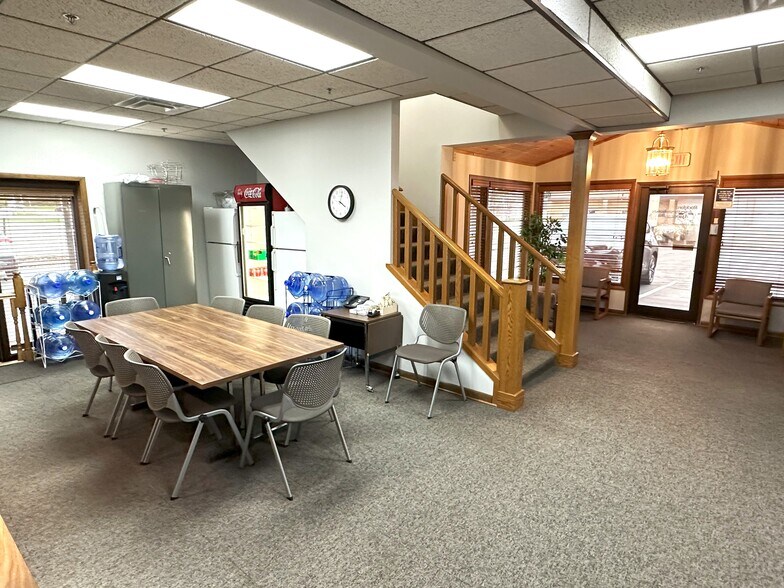 More Photos Of 2202 Harlem Rd, Loves Park Office For Sale