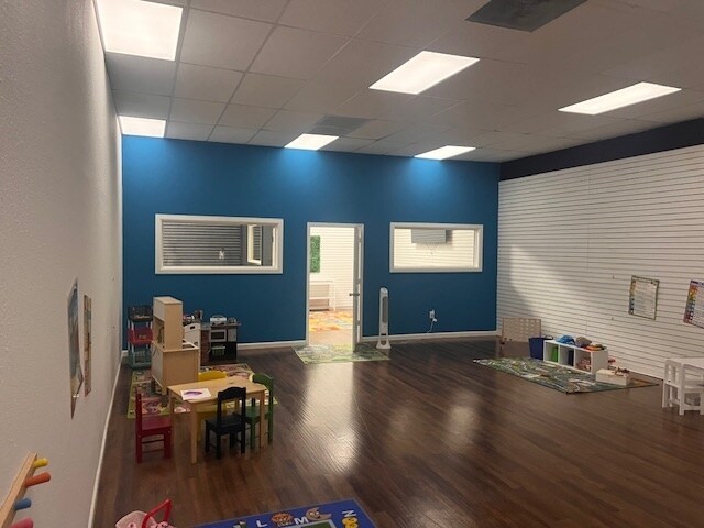 More Photos Of 760-780 N Beach St, Fort Worth Showroom For Lease
