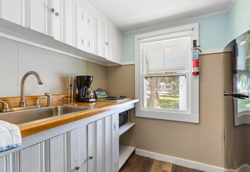 More Photos Of 773 Post Rd, Wells Hotel For Sale