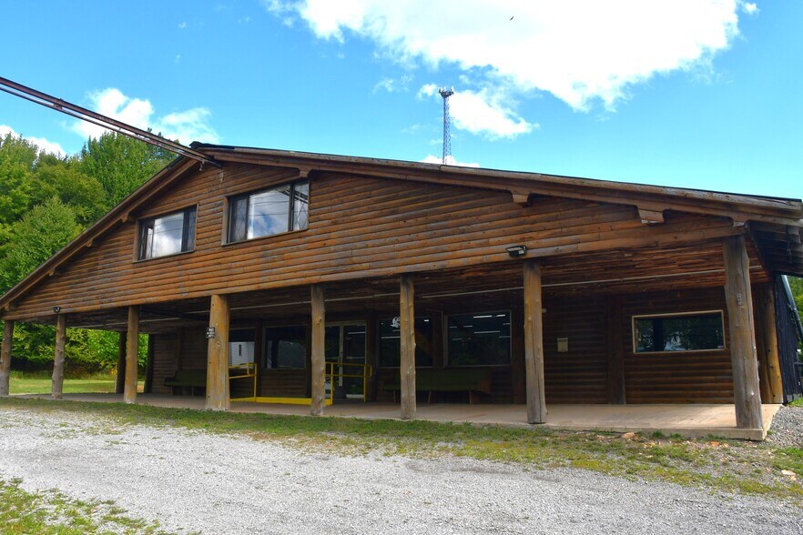 More Photos Of 138 Chestnut St, Marienville General Retail For Sale