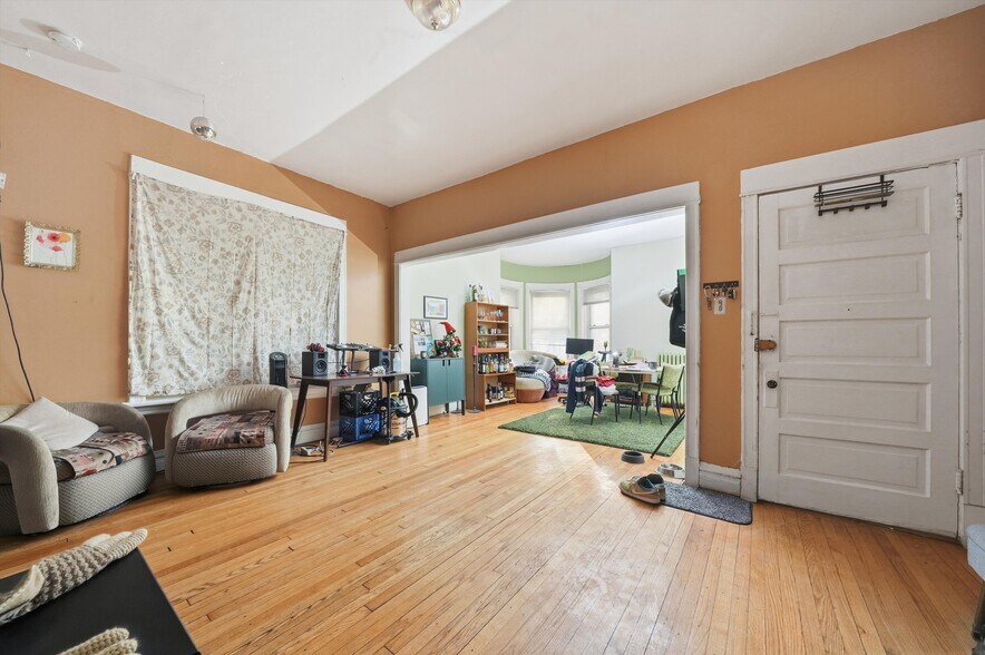 More Photos Of 3136 W Logan Blvd, Chicago Multifamily For Sale