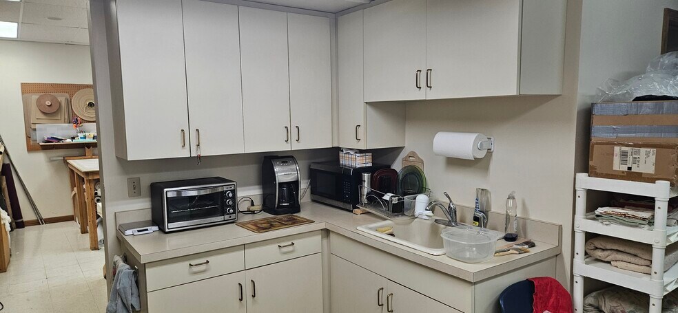 More Photos Of 3113 Kinzie Ave, Racine Storefront For Sale