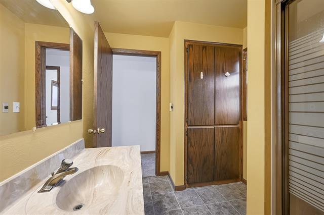 More Photos Of 821 S Broadway, Green Bay Restaurant For Sale