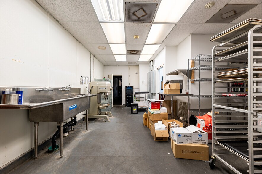 More Photos Of 2020 Belle Chasse Hwy, Terrytown Restaurant For Sale