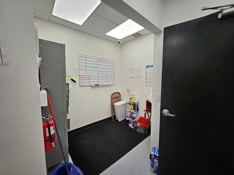 More Photos Of 8920 Menaul Blvd, Albuquerque Convenience Store For Sale