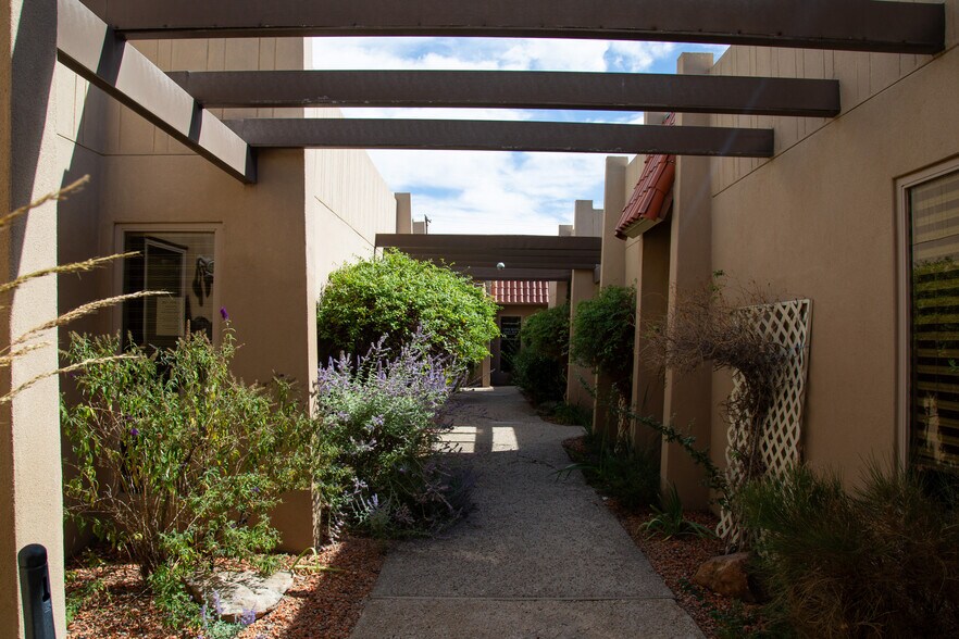 More Photos Of 1524 Eubank Blvd NE, Albuquerque General Retail For Lease