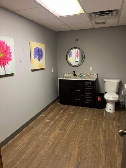 More Photos Of 2842 S State St, Lockport Coworking Space