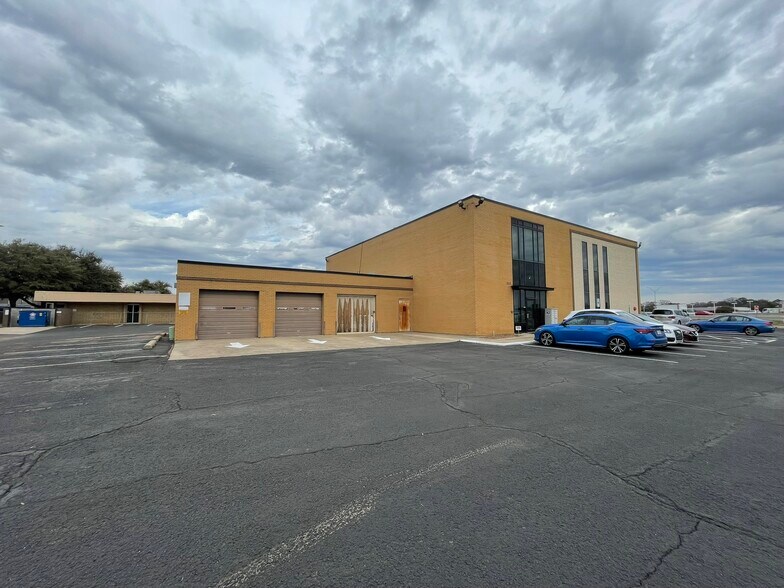 More Photos Of 223 NE Loop 820, Hurst Medical For Lease