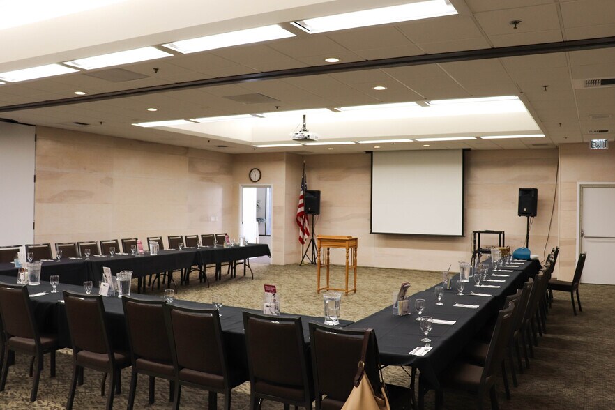 More Photos Of 1400-1500 Valley House Dr, Rohnert Park Unknown For Lease