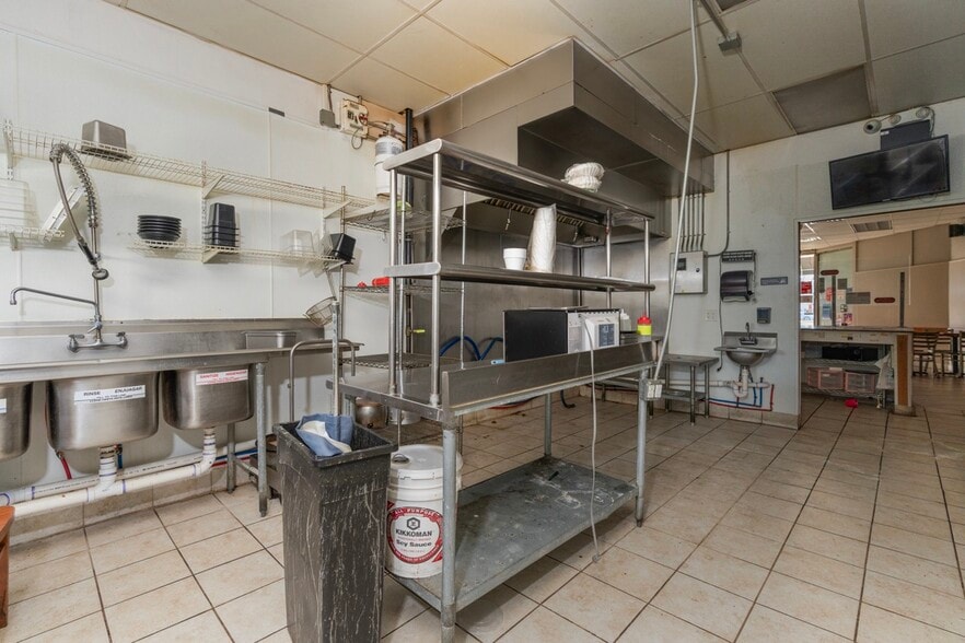 More Photos Of 345 New London Tpke, Glastonbury Unknown For Lease