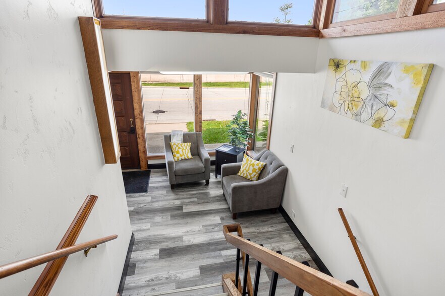 More Photos Of 400 S Linwood Ave, Appleton Office For Sale
