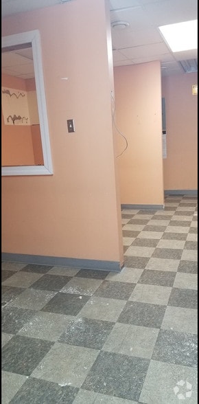 More Photos Of 2127 1st Ave, New York General Retail For Lease