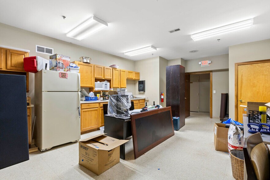 More Photos Of 132 N High St, Gahanna Office For Sale
