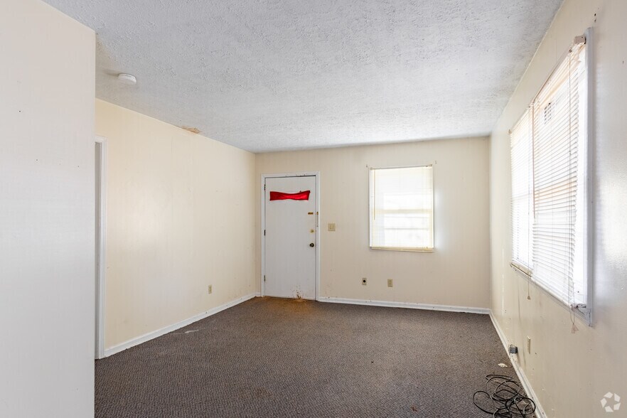 More Photos Of 2605 Ben Hill Rd, East Point Schools For Sale