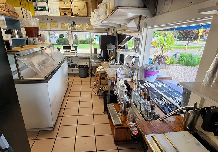 More Photos Of 302 Middle Rd, Blue Point Restaurant For Sale