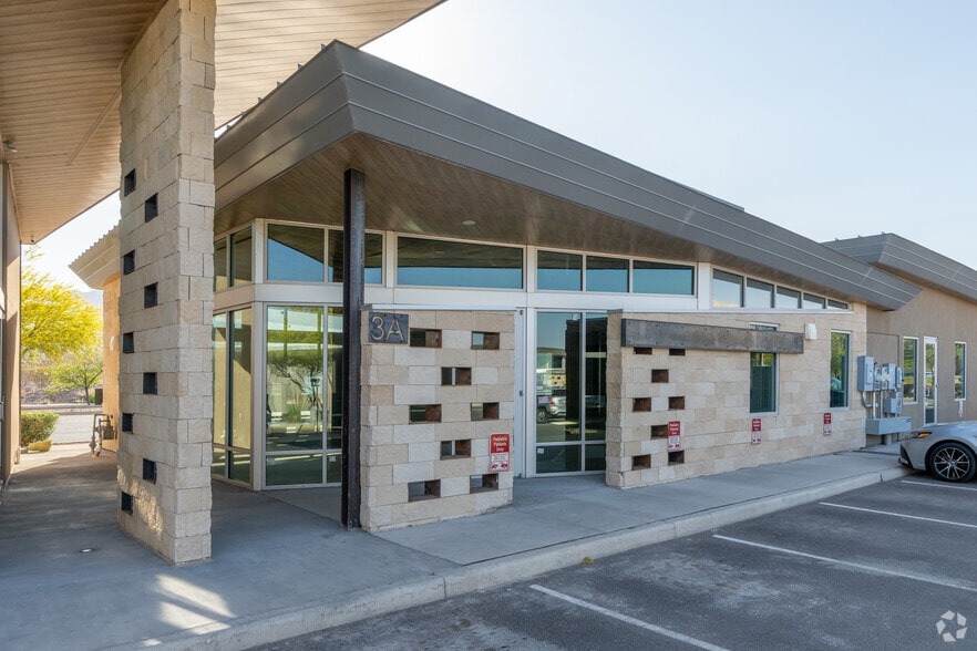 More Photos Of 6301 Northern Pass Dr, El Paso Medical For Lease