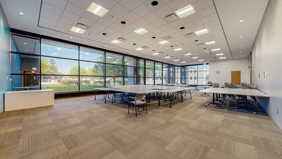 More Photos Of 111 W State St, Mason City Office For Lease