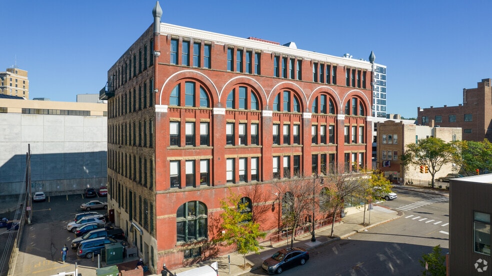 More Photos Of 25 S Division Ave, Grand Rapids Office For Sale