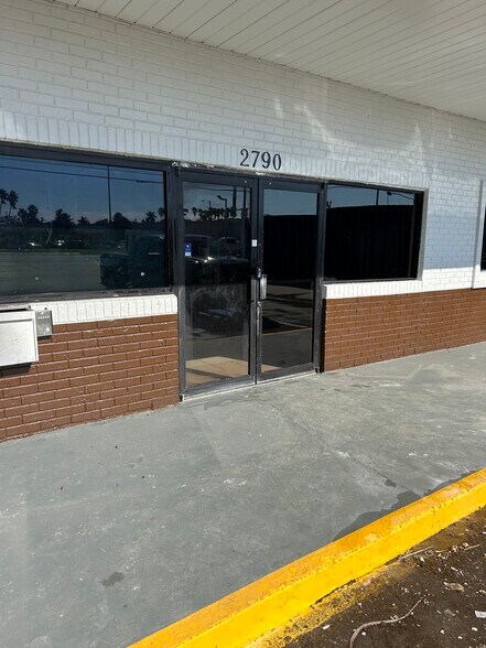 More Photos Of 2790 N Tamiami Trl, North Fort Myers Convenience Store For Sale