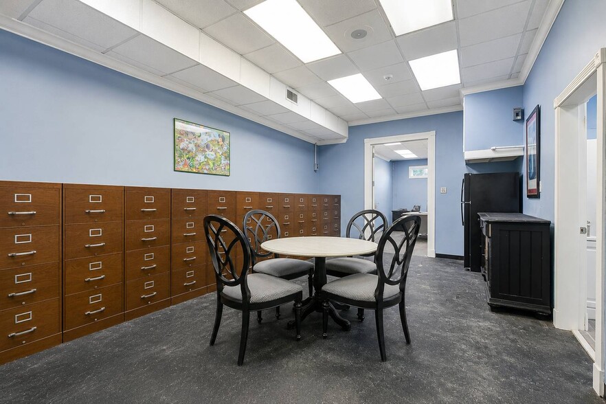 More Photos Of 2309 N Hullen St, Metairie Serviced Offices For Sale