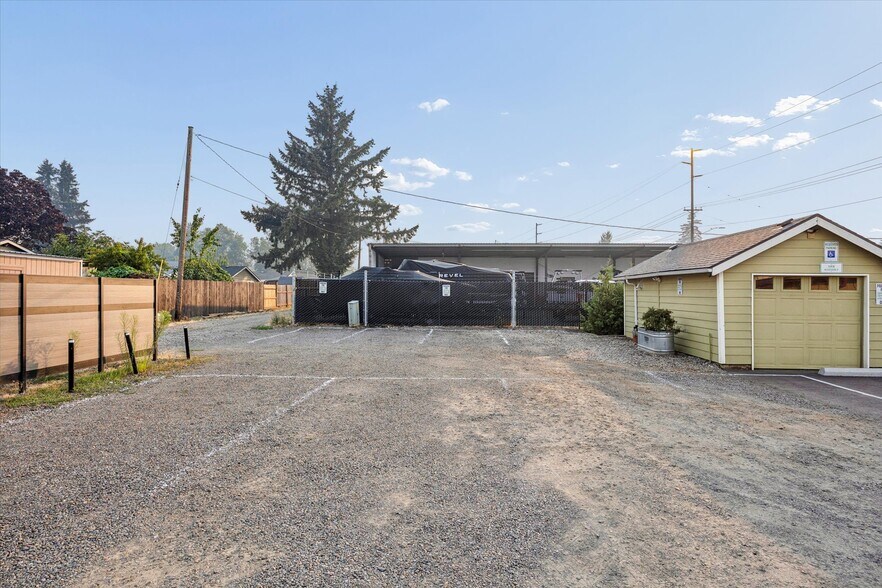 More Photos Of 615 SE 1st Ave, Canby Office For Sale