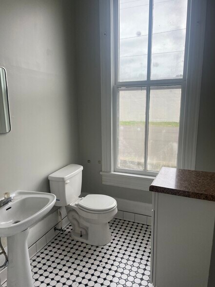 More Photos Of 315 Main Ave, Northport Office Residential For Lease