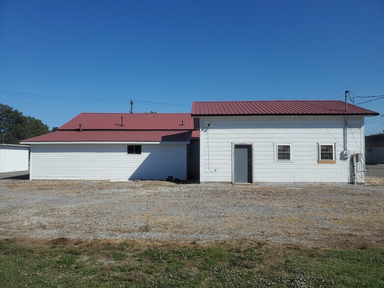 More Photos Of 401 N 3rd St, Lilbourn Flex For Sale